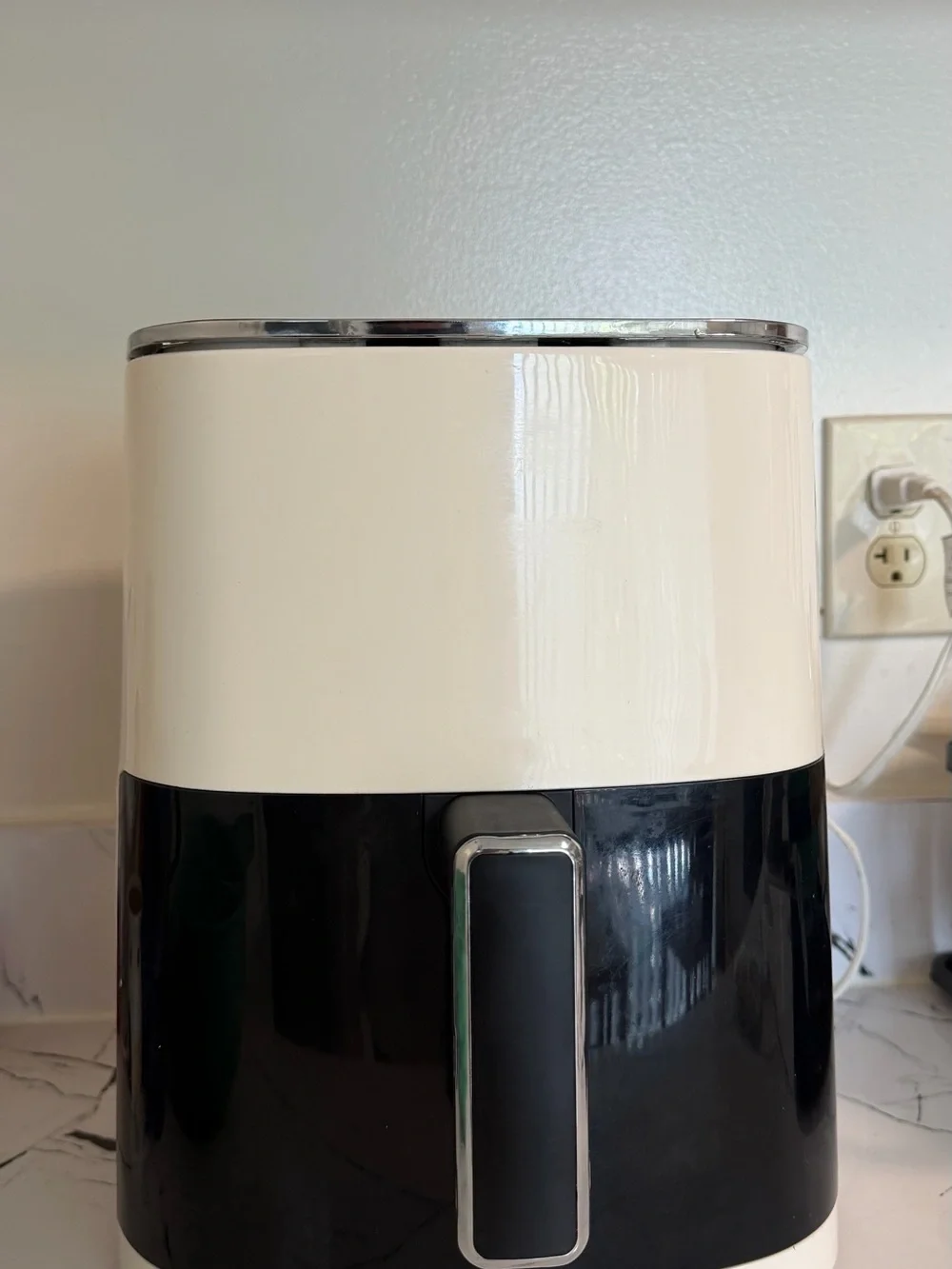 Cream and Black Compact Air Fryer